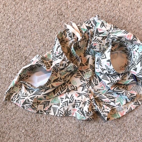 Patagonia Women's Barely Baggies™ Shorts - 2½" - Size Small - Picture 4 of 6